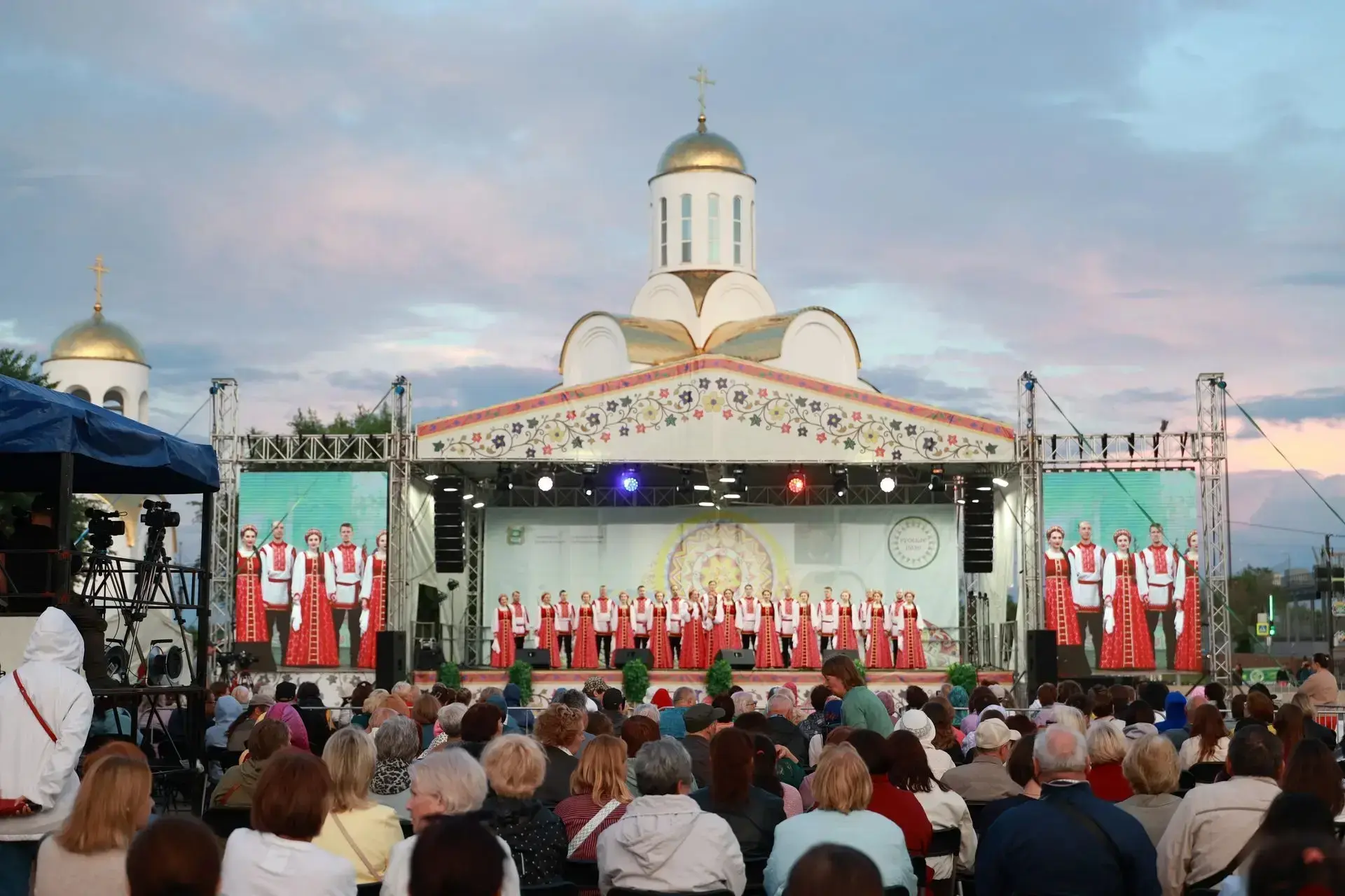 Концертом легендарного коллектива - Государственного академического Волжского русского ...