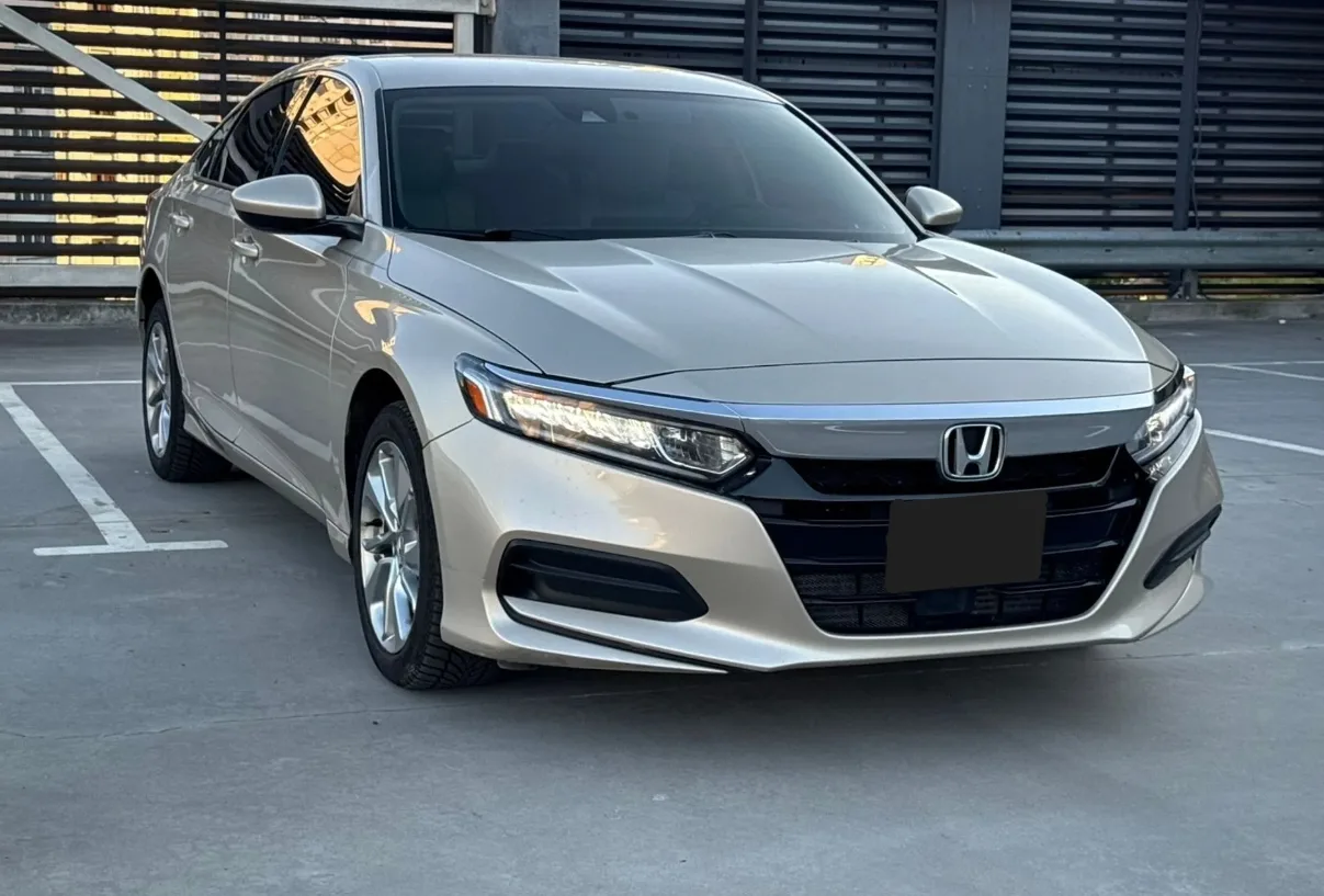 🚘 Honda Accord 2018 
Пробег: 176 000 км 
Двигатель: бензин 1.5 л 
Коробка: Вариатор 
Привод: Передн