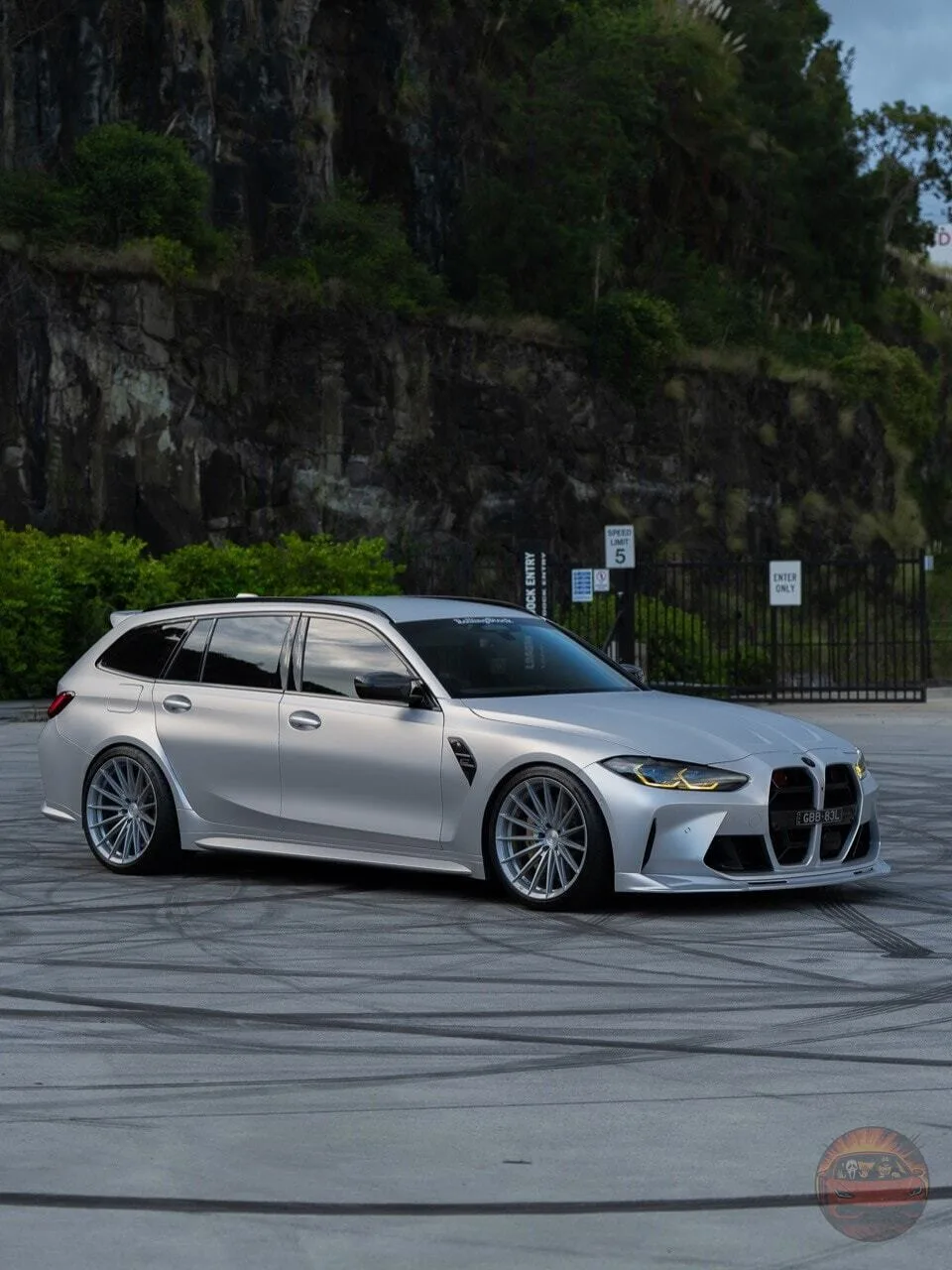 BMW M3 Touring в стиле Alpina на дисках Vossen

Немецкий универсал BMW M3 Touring получил сдержанный