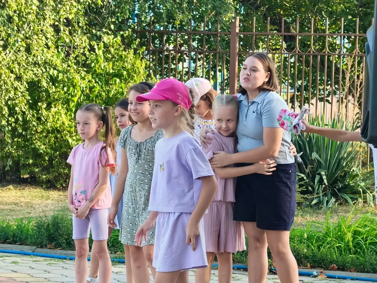 Вечер 21-го августа был ярким, веселым и радостным, потому что все мы прощались с летне...