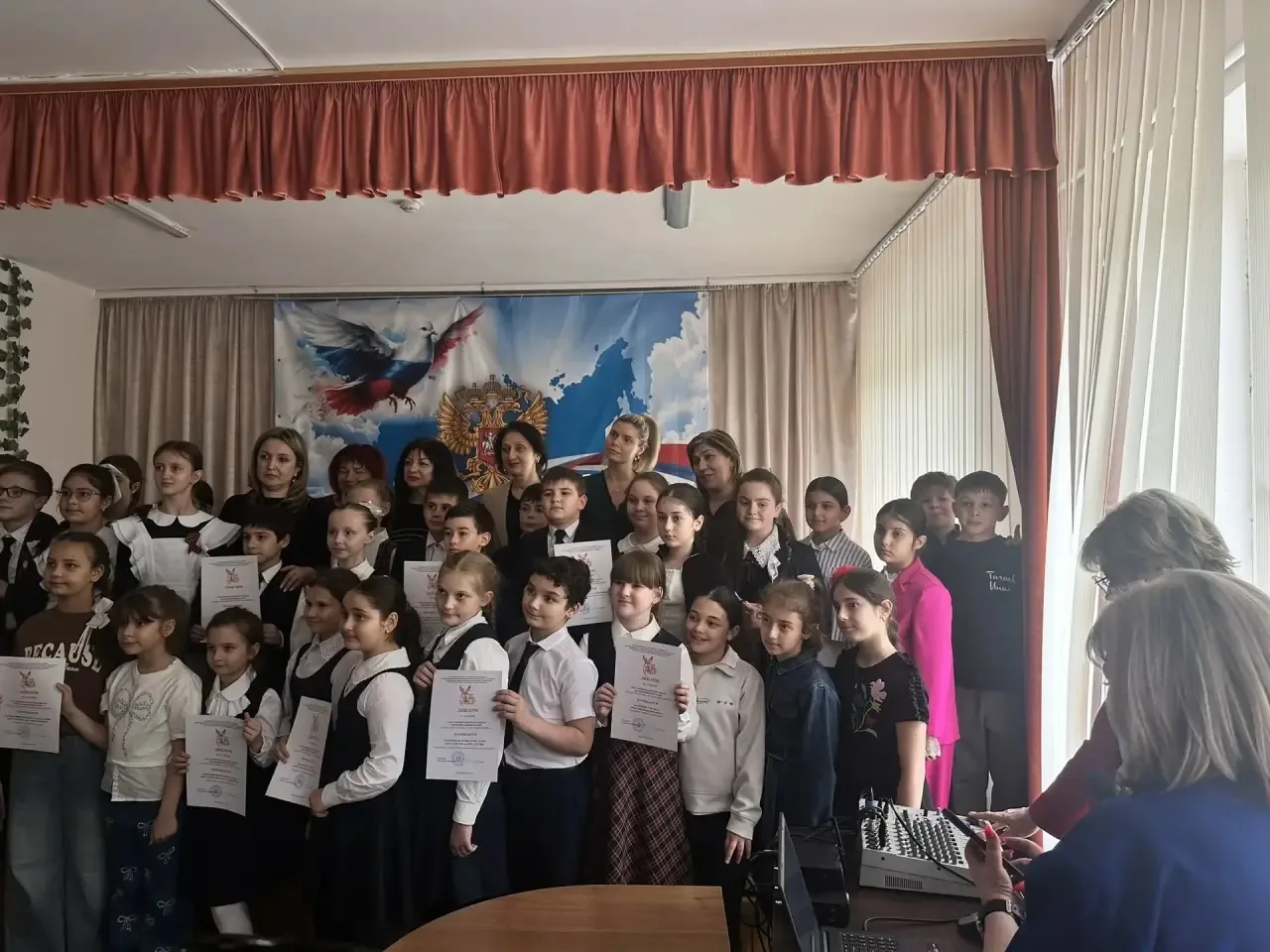 Поздравляем наших юных артистов — учащихся 3 «В» класса, их руководителя Качмазова Ацамаза Лазаревич