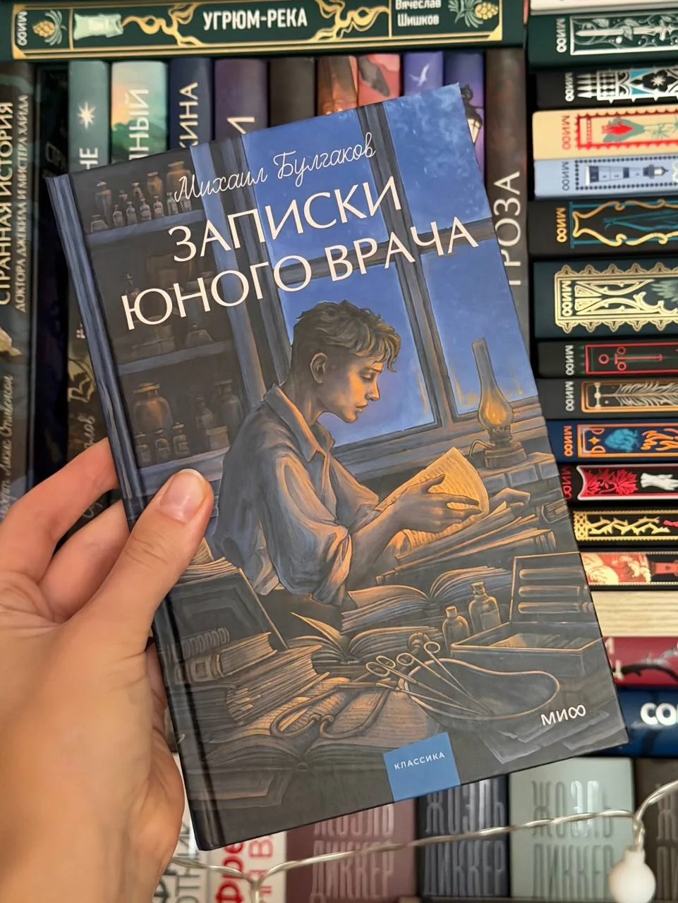 Это восхитительно! 

Читается взахлеб, с юмором, в каждом рассказе прекрасный баланс тревоги, беспок