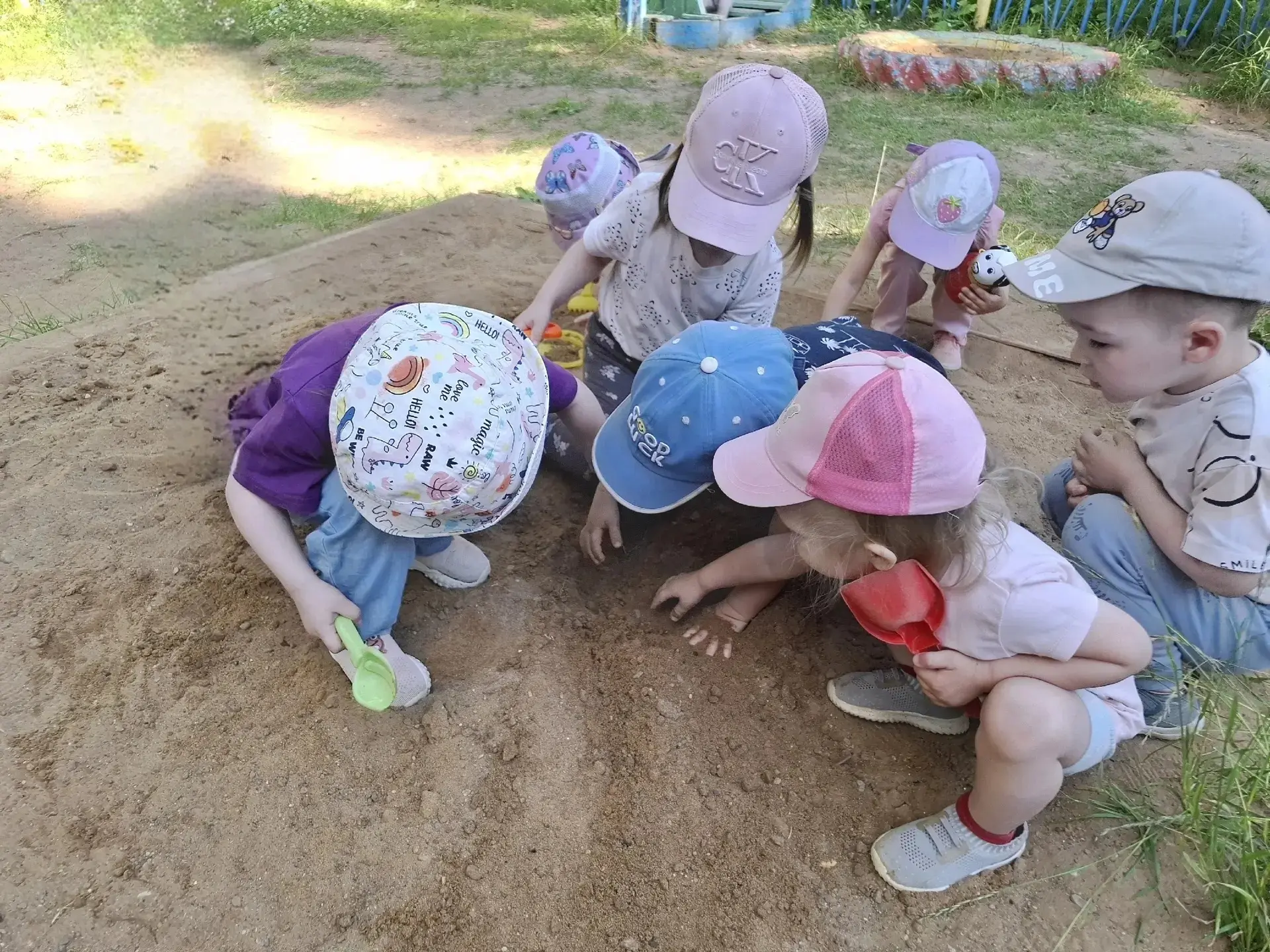 👦👧👧Будни нашего детского сада🌸
Лето - удивительное время года, когда детям можно вдоволь бегать,