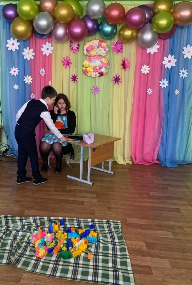 💐🌸💐🌸🌸💐🌸💐🌸💐💐🌸💐🌸🌸💐
В преддверии любимого всеми праздника 8 Марта участники школьной те