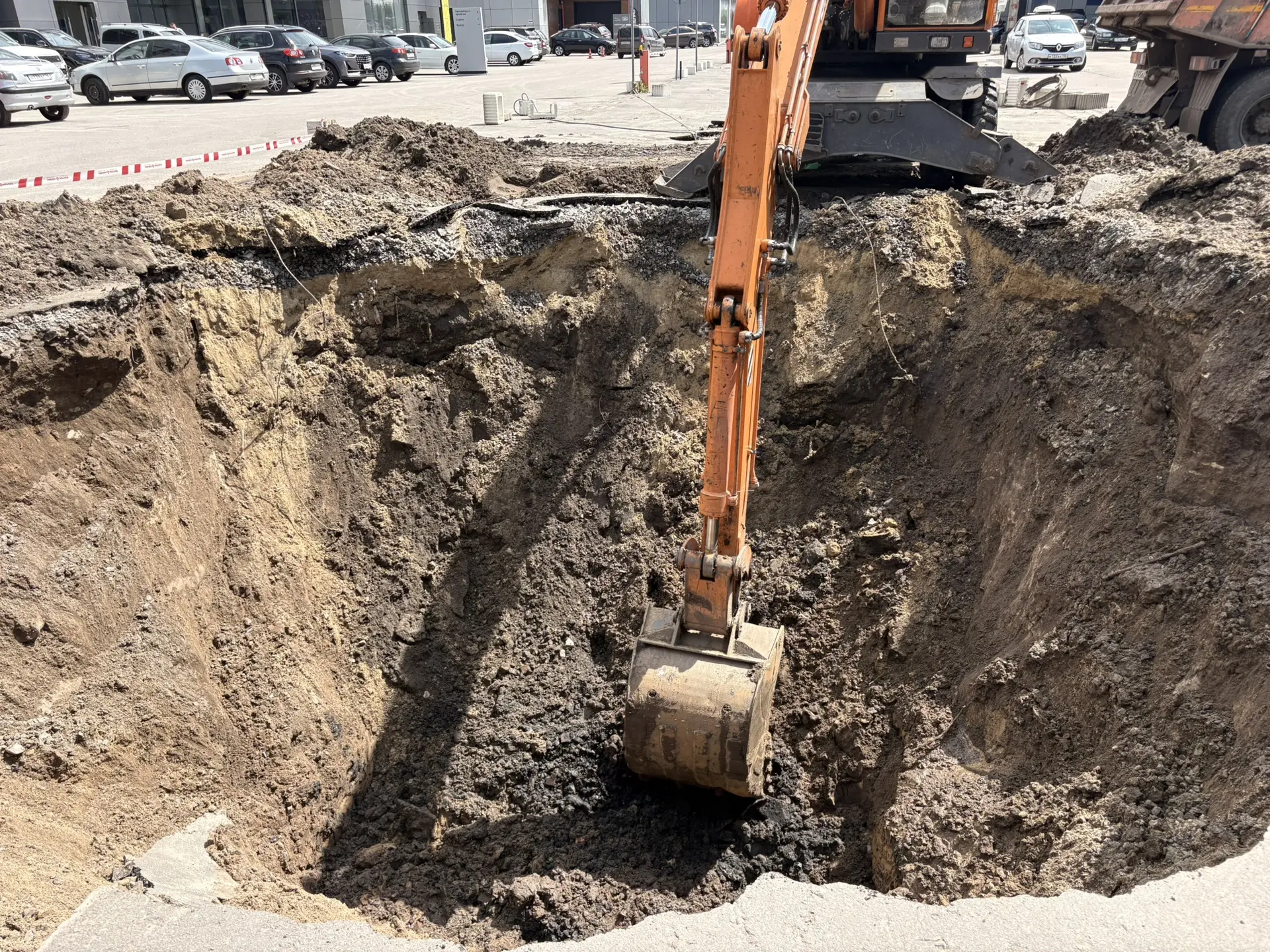 🛠️Работы в Левобережном районе проводятся без ограничений водоснабжения и водоотведения. Жители мог
