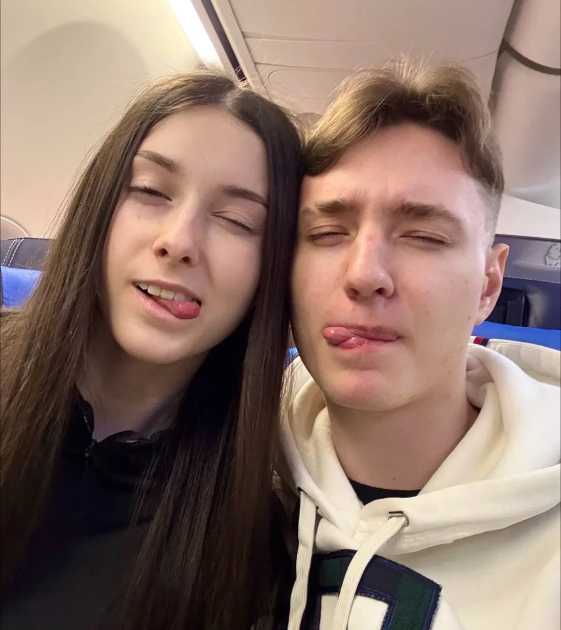 😂 Когда решили сделать серьёзное фото, но что-то пошло не так