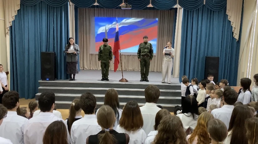 С новым стартом! Открытие новой четверти и недели космоса.  Сегодня в нашей школе прошла торжественн