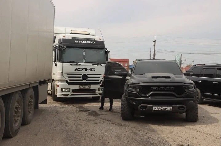 Семь грузовых автомобилей с гуманитарной помощью направлены из Чеченской Республики в Республику Даг