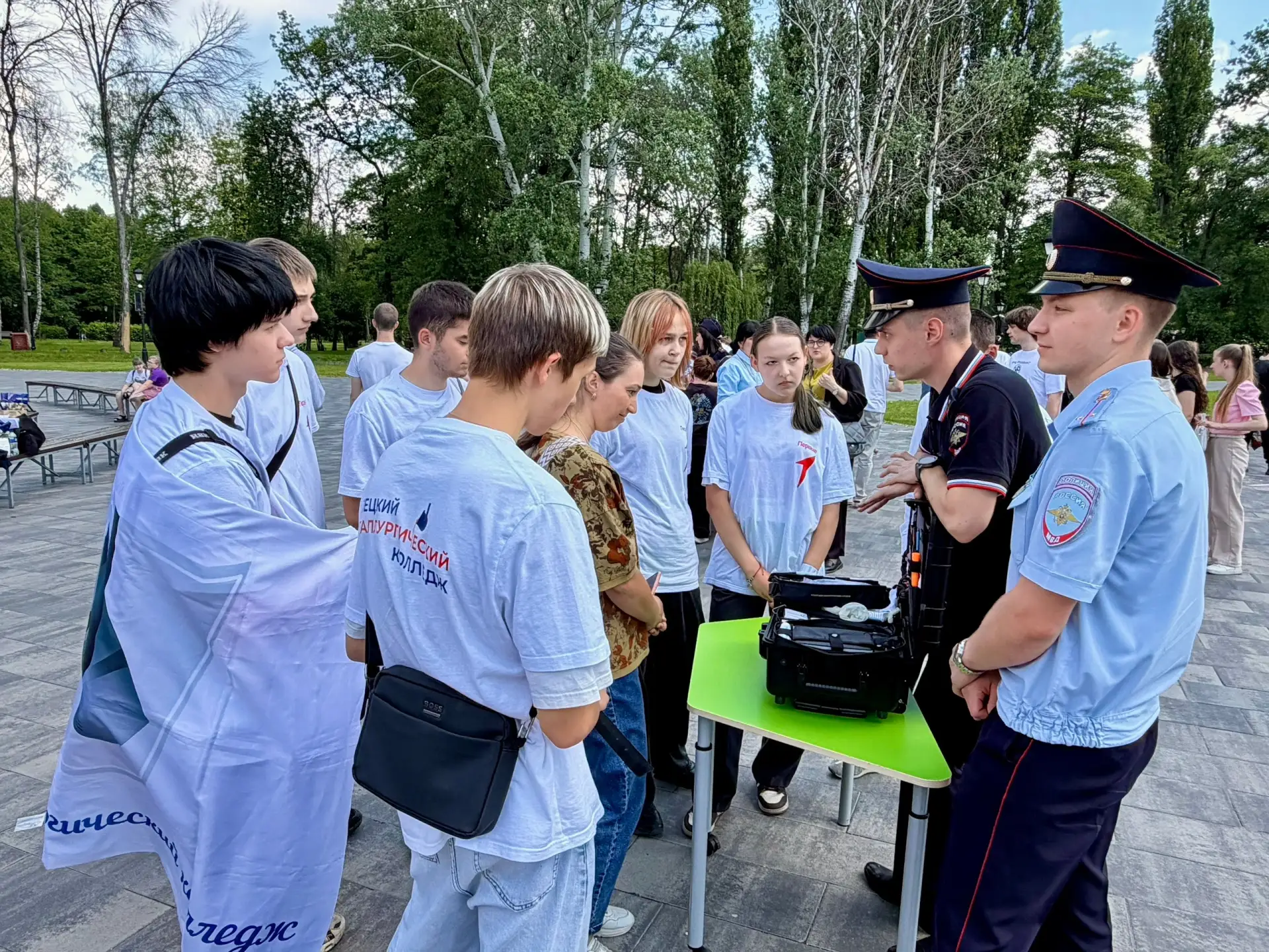 Студенты ЛМК познакомились с работой полиции на мероприятии в честь 308‑летия со Дня образования рос