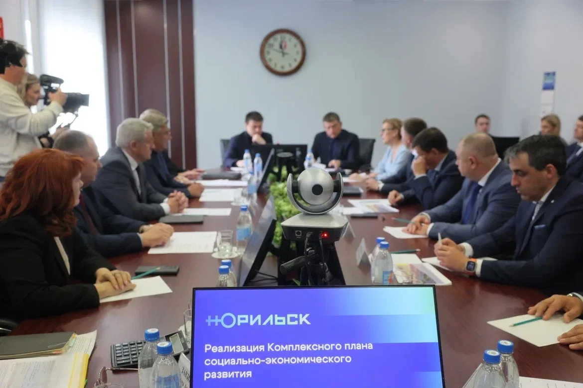 Вместе с заместителем  Председателя СФ  Николаем Журавлевым посетили город Норильск. 

Рабочая поезд