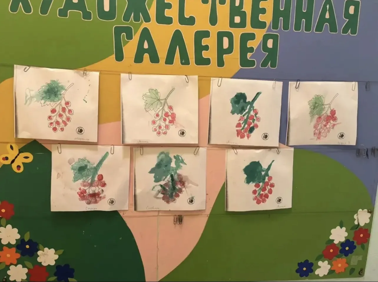 Сегодня в младшей группе 3 корпуса был настоящий творческий переполох! Мы решили изобразить веточку 