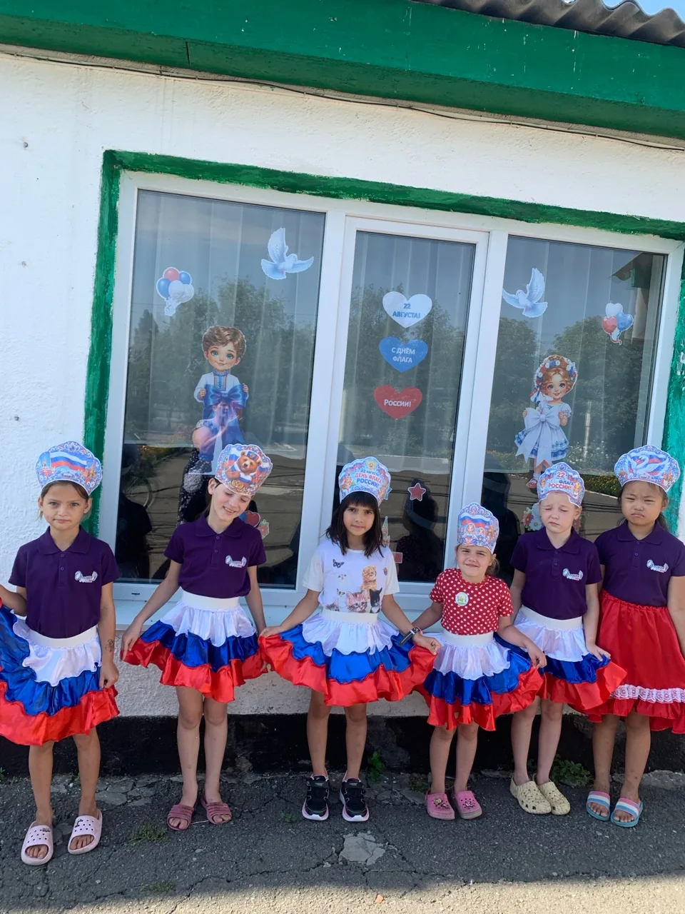 🤍В Верши‌новской школе прошла акция «Флаг России в каждый дом» в рамках празднования Д...