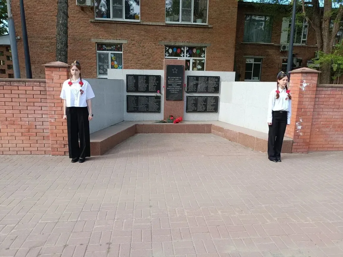 🎖️ С сегодняшнего дня наша школа стоит на карауле, и для нас это большая честь!   🕊️ Мы гордимся тем