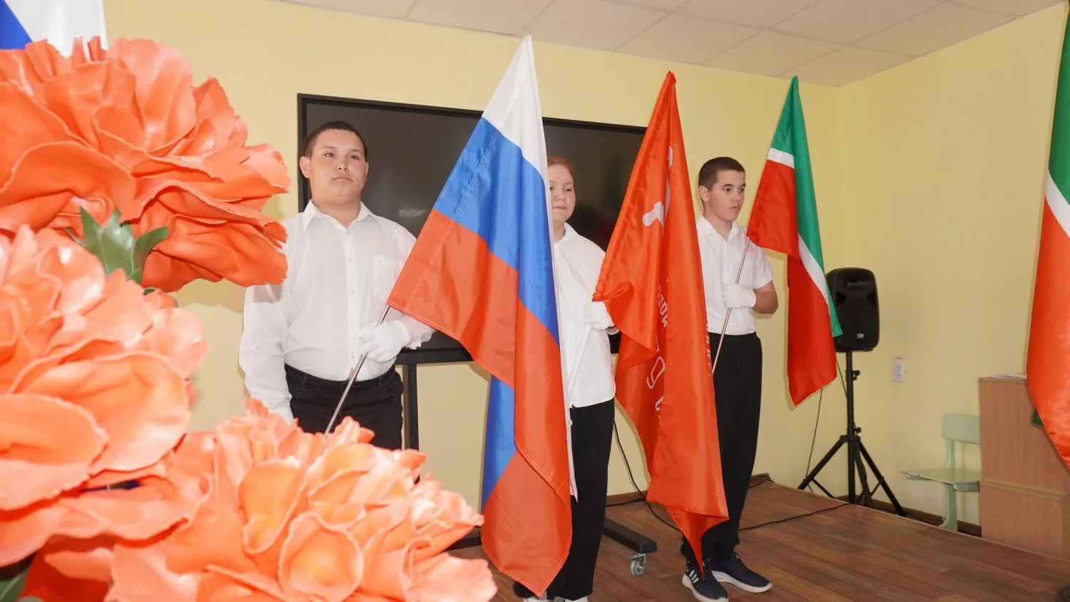 Линейка в понедельник — это важное событие для школы.
