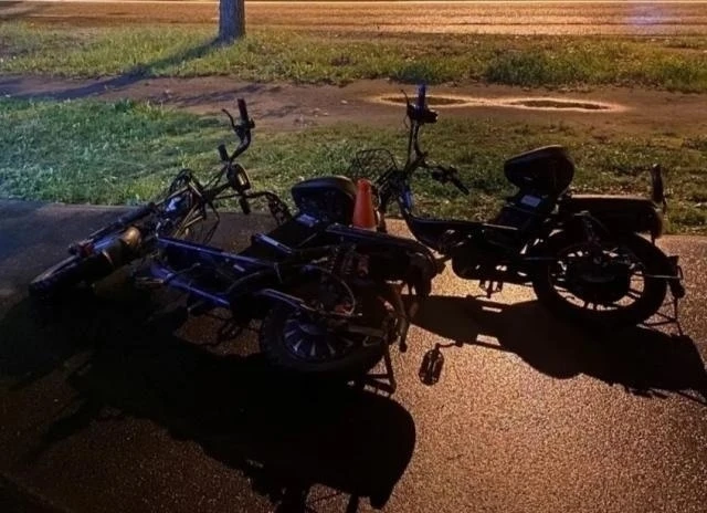 😨В Северодвинске столкнулись двое мужчин на электровелосипедах. Один был пьян, другой ...