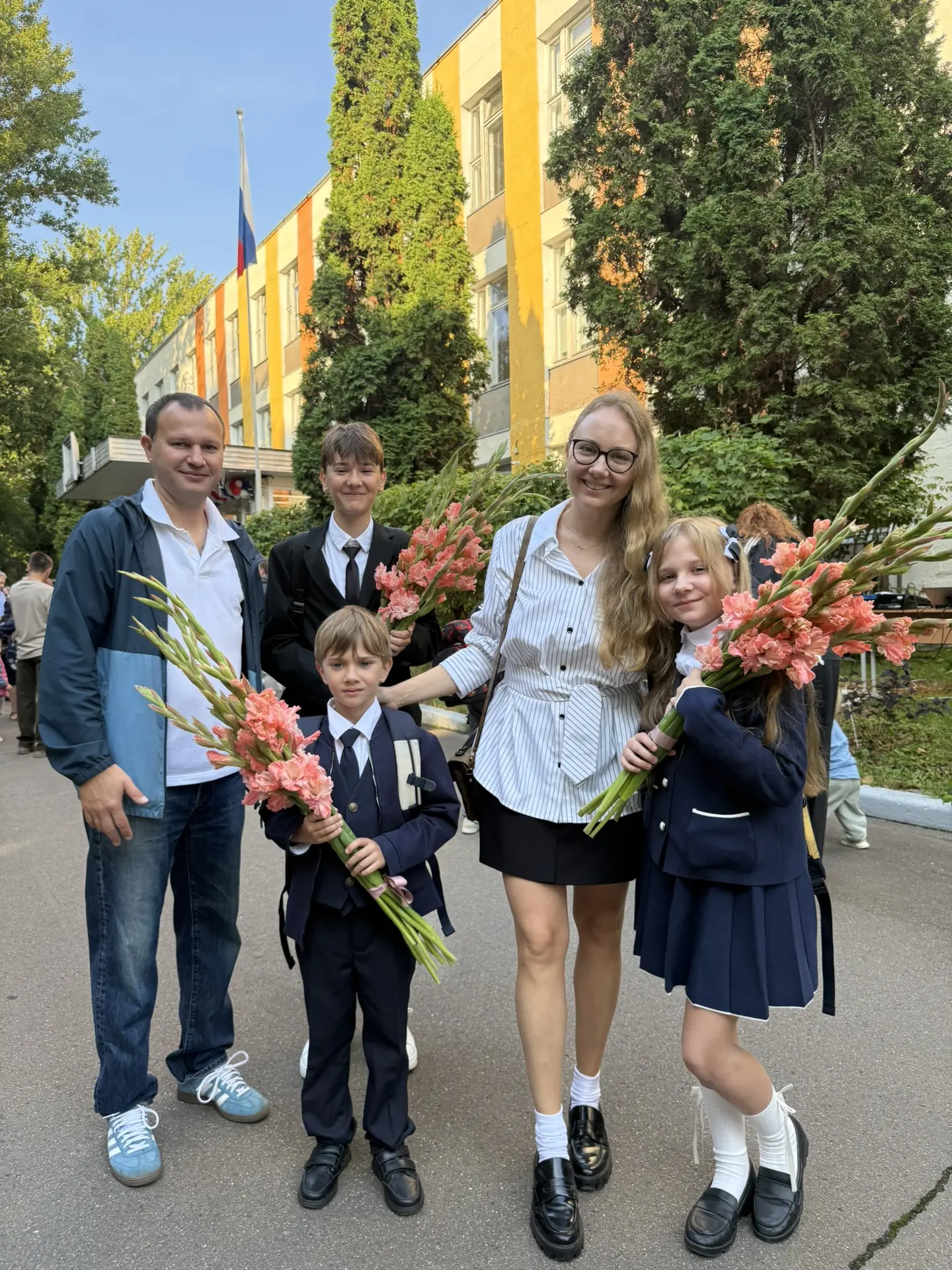 Несколько лет назад на линейке 1 сентября я подумала: а ведь однажды у меня будет сразу...