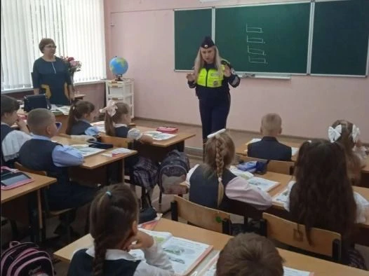 Курчатовская Госавтоинспекция продолжает беседы с обучающимися образовательных организа...