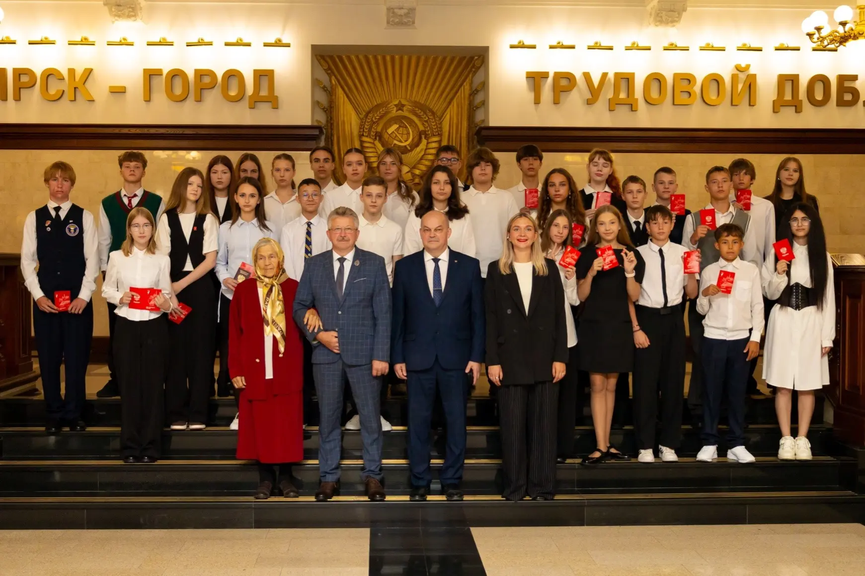 🇷🇺 «Мы — граждане России»: ещё одна важная страница в жизни гимназиста! 🇷🇺