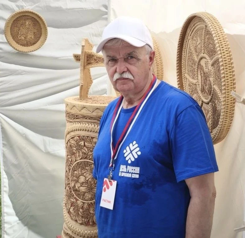 Народные мастера России и Кузбасса, художники народного коллектива «Прокопьевская береста» Виктор Шм