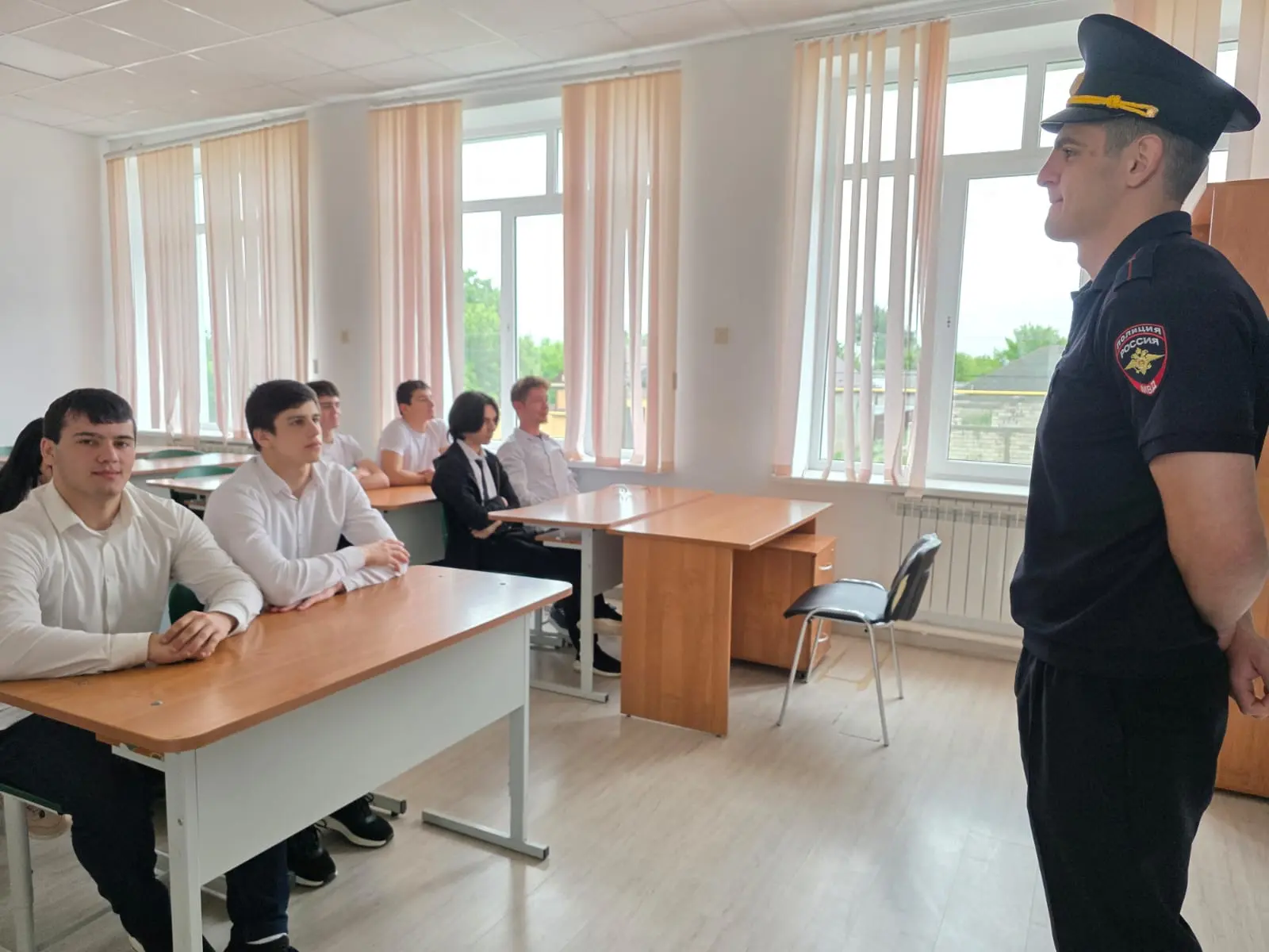 В 8-11 классах МКОУ Новосельская СОШ прошли классные часы на тему: