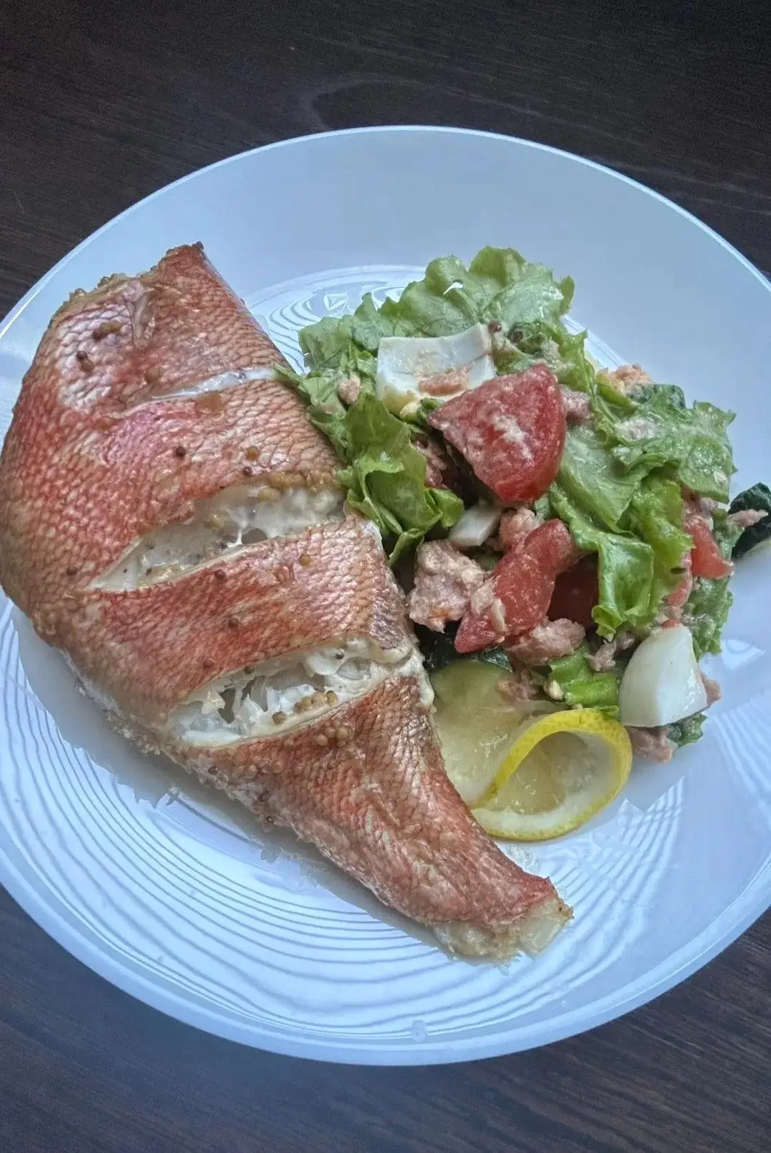 Посмотрите, как вкусно и красиво выглядит запеченный морской окунь😍

Для маринада - мёд, зернистая 