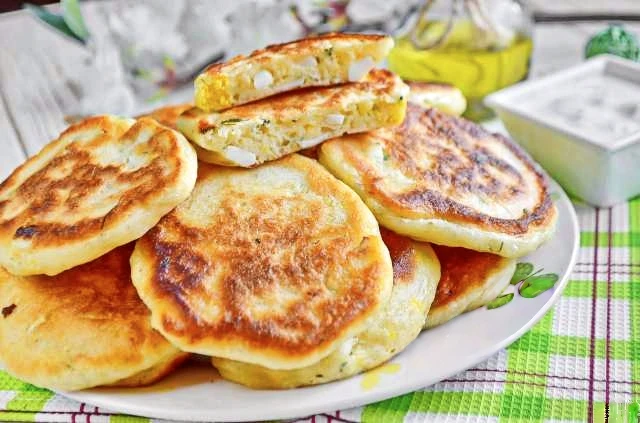 Ленивые ПИРОЖКИ с зеленым луком и яйцом! 

Этот рецепт понравился мне сразу, пирожки на вкус ни чем 