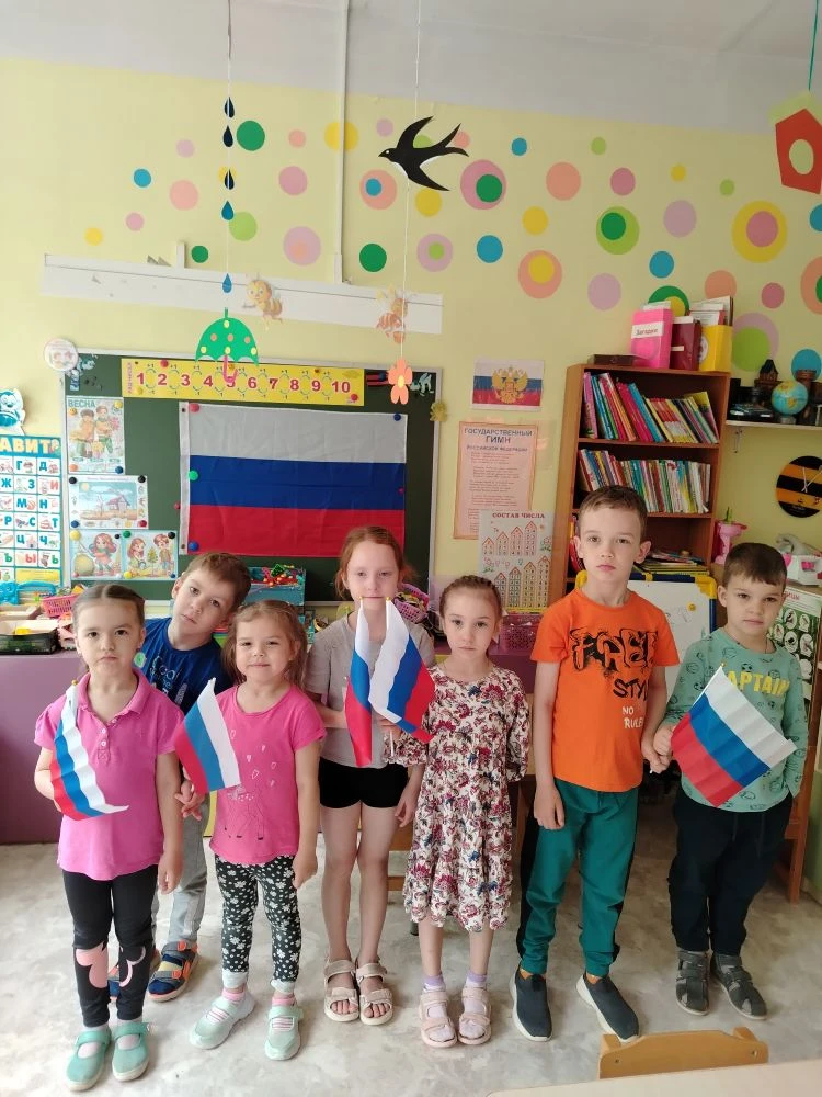 День России - это не просто дела в календаре.             Это берёзки, ромашки, голубое небо, добрые