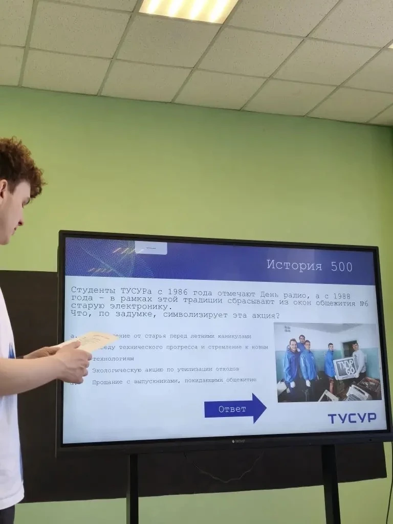 Сегодня учащиеся 11 «В» класса посетили встречу с представителями Томского государственного универси