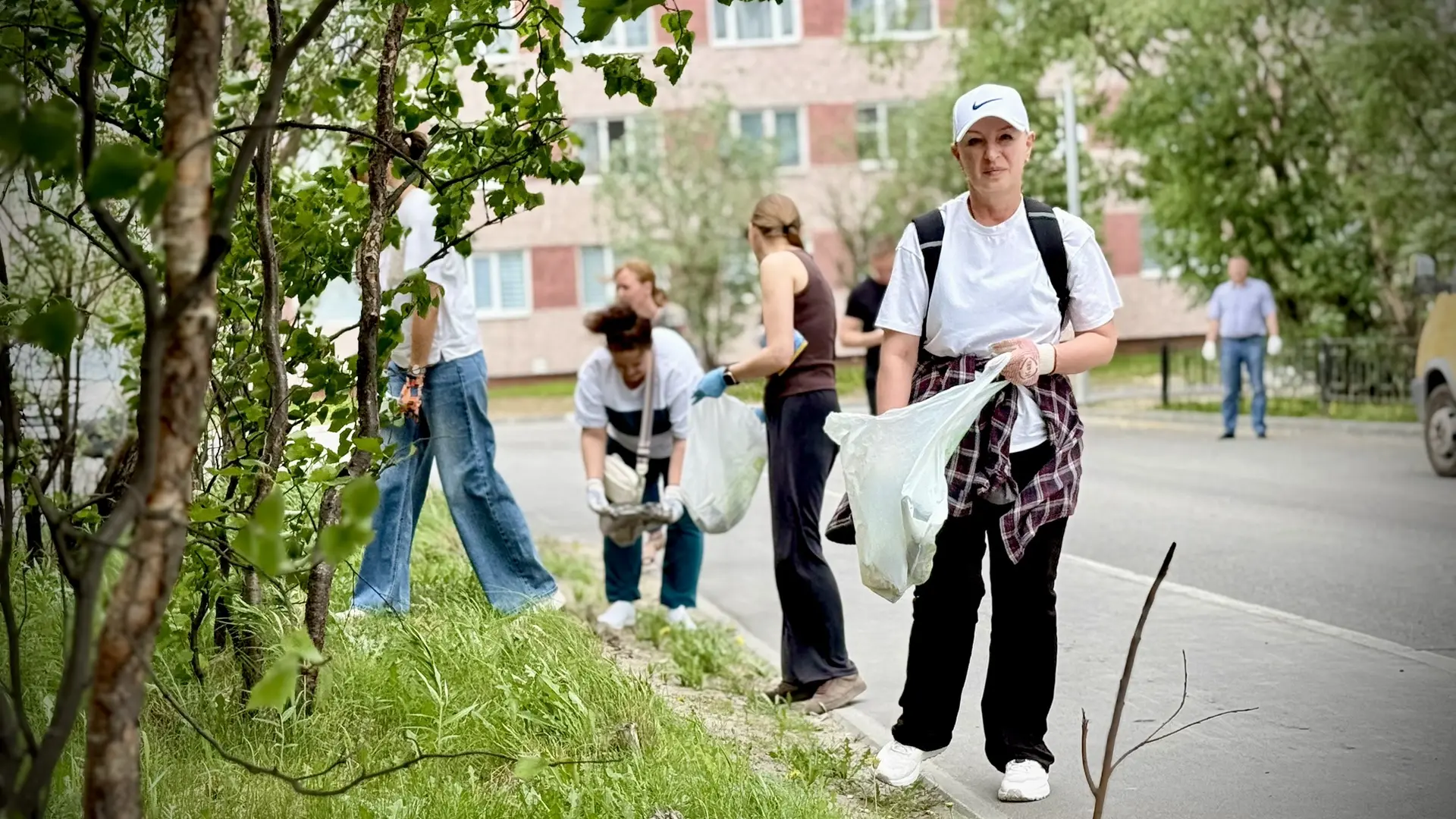 Завершаем рабочую неделю по-трудовому — на субботнике! 💪

Коллективы МКУ «УГСК» и ДГХ вышли на убор