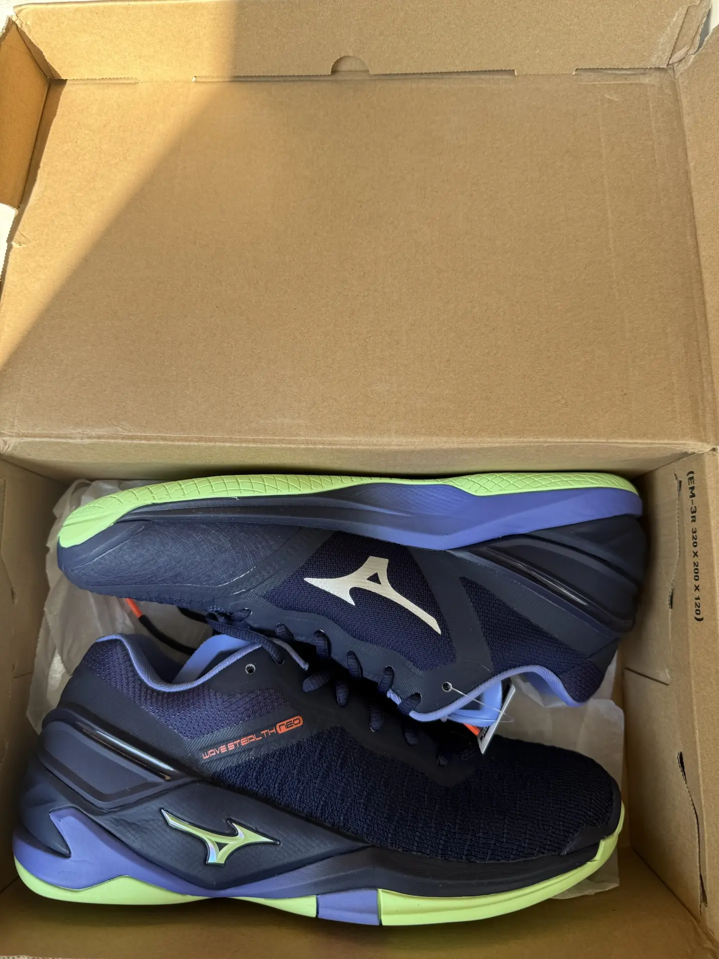 В НАЛИЧИИ ✅
MIZUNO WAVE STEALTH NEO 

Размер: EUR 40.5 (26 cm)
Цена: 6.990 ₽ 
«Долями» | «Рассрочка»