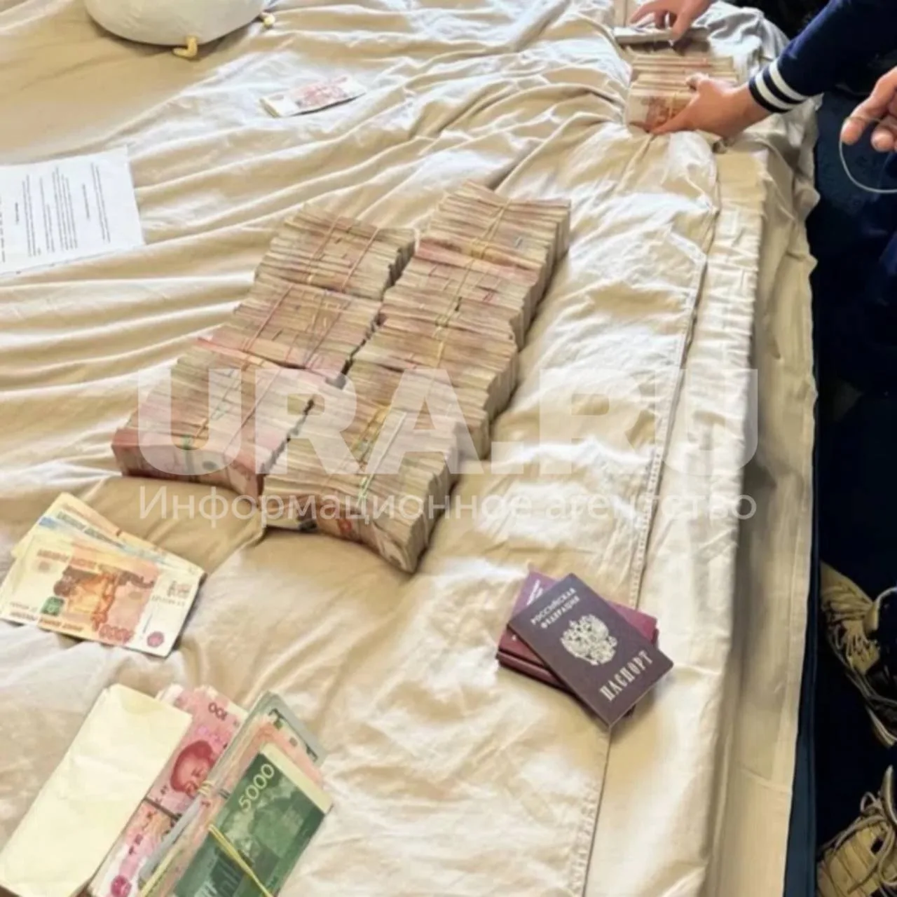 ФСБ задержала в Екатеринбурге пару, по чьей машине стрелял авторитет Фартовый. Людмилу и Артема Крот