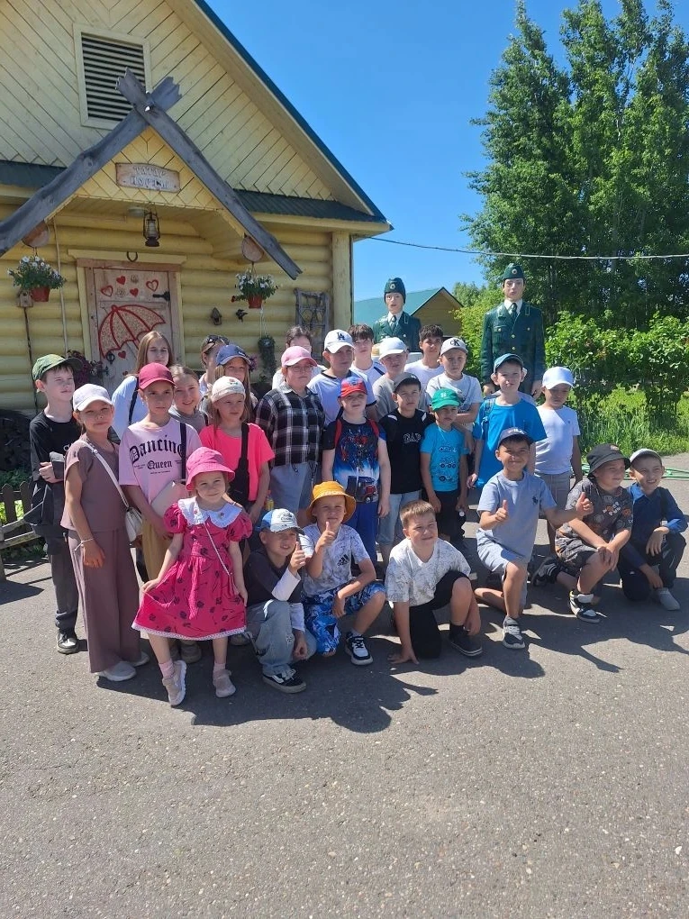 9 день - 9 июня в пришкольном лагере "Звездочка" и в ЛТО  "КРУТО" прошёл под названием ...