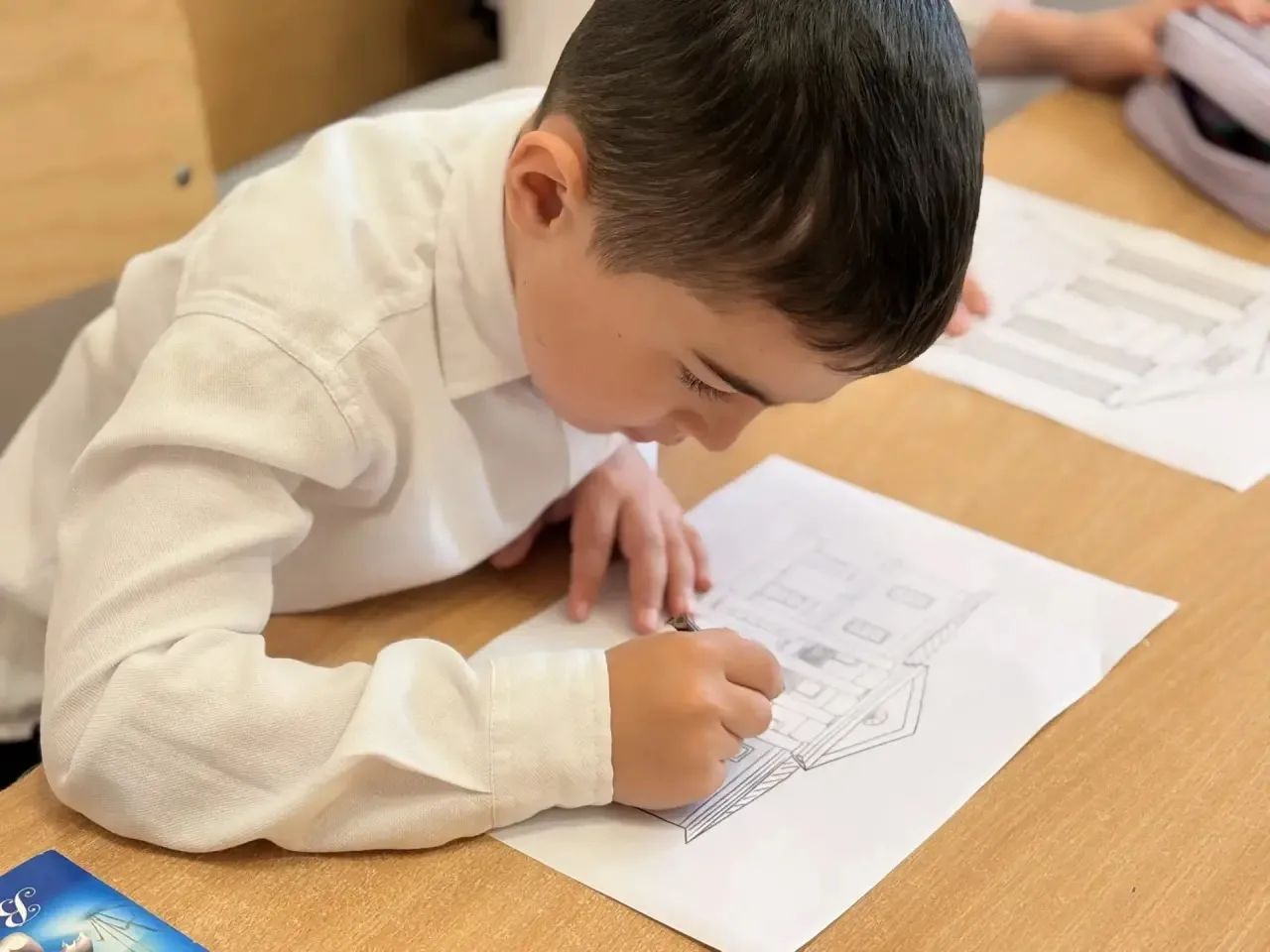 🎨Творчество и мир  🖍️ 18 мая, в День музеев, советник директора по воспитанию лицея №1 г. Усть-Джегу