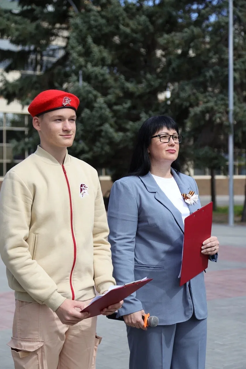 🌺 Цветы Победы: память, которую мы растим своими руками  Сегодня в сквере имени Саши Филиппова  наши