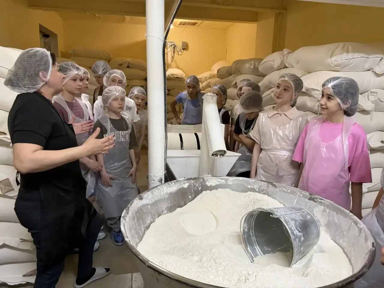 🍞✨ 7 мая 4 «Г» класс побывал на экскурсии «Чубовский хлеб» ✨🍞  Вместе с классным руководителем и род