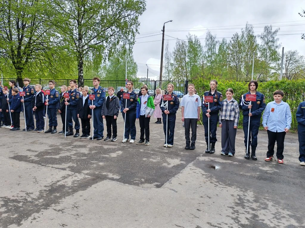 Сегодня, 14 мая, в гимназии прошла торжественная подадка яблонь в рамках проекта "Необычные парни из