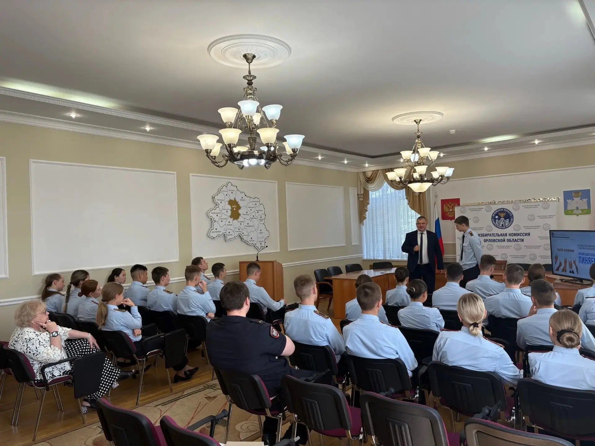 ⭐️ Представители института приняли участие в электорально-просветительском мероприятии
 
🗓 Курсанты
