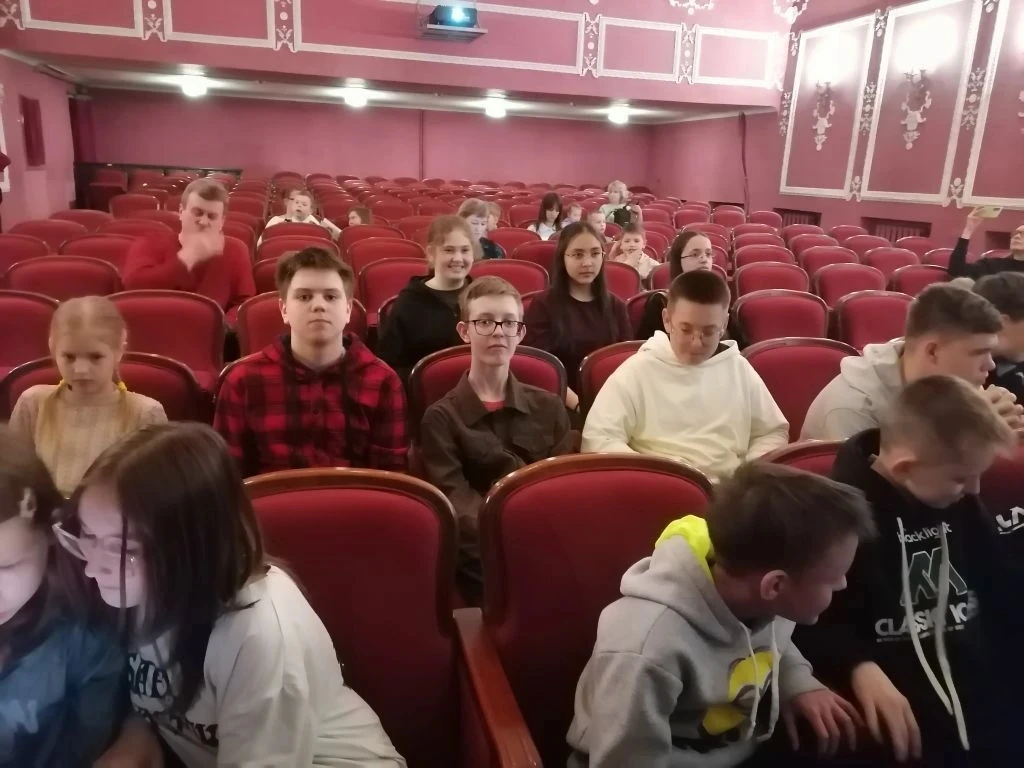 Поездка в Вышний Волочёк для 5б и 7г классов  Учащиеся 5б и 7г классов вместе с классными руководите