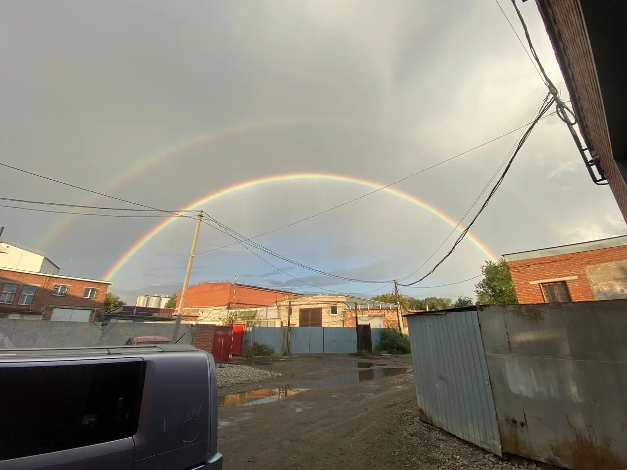 🌈Омичи делятся в социальных сетях снимками двойной радуги, украсившей небо