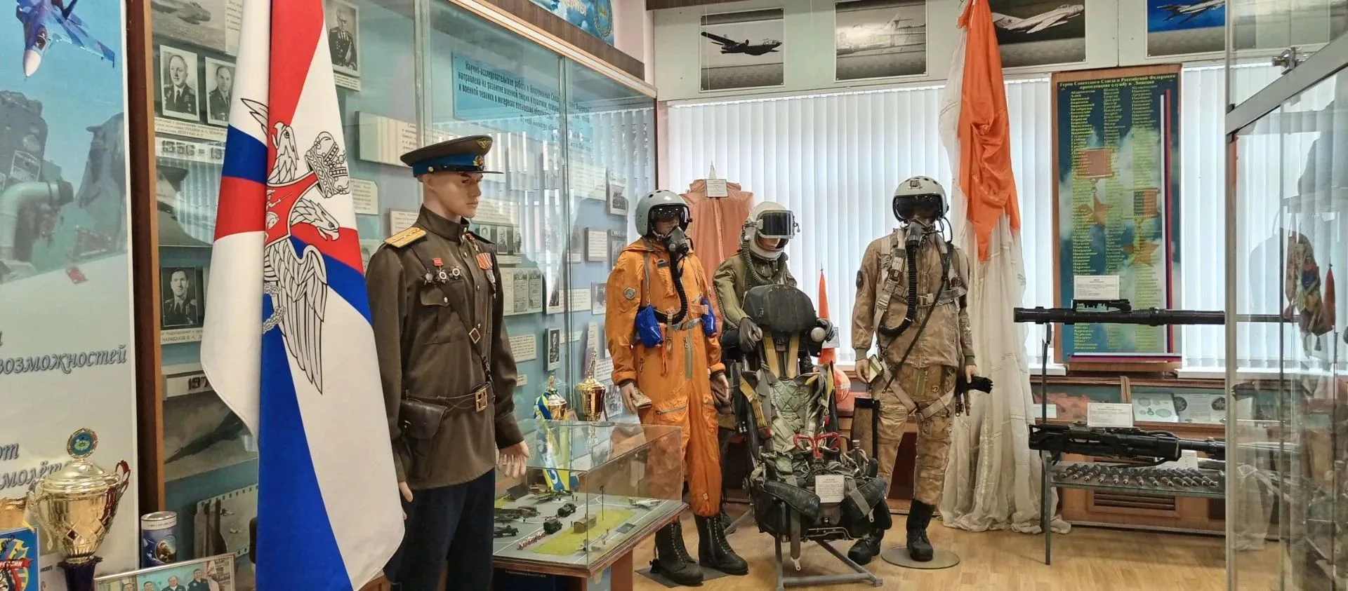 22.07.2026 г.группа детей МБОУ СОШ ст. Дрязги с сопровождающей Корневой В.И. посетили музей Липецког