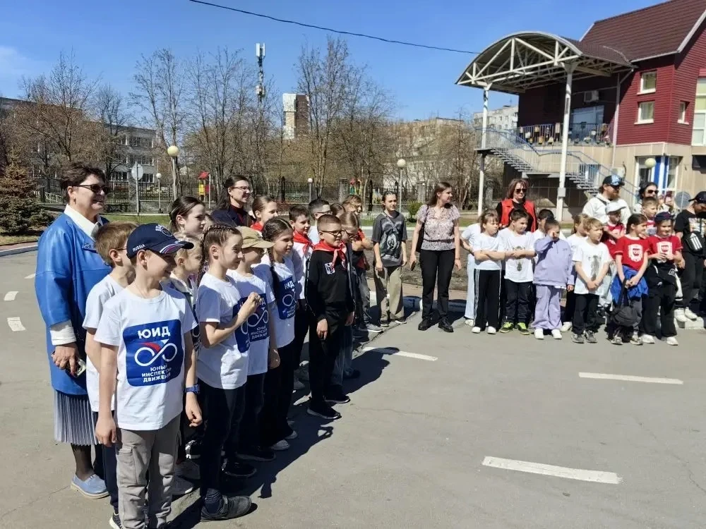 🚦 Наши ребята на конкурсе «Безопасное колесо»!  Вчера команда ЮИД лицея под руководством советника д
