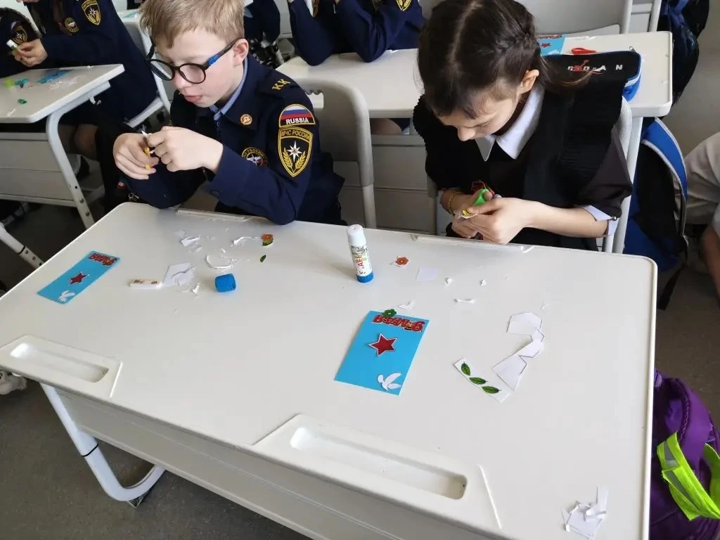 🇷🇺 Открытки Победы ✨  В 5Б классе ребята своими руками создали поздравительные открытки и изготовили