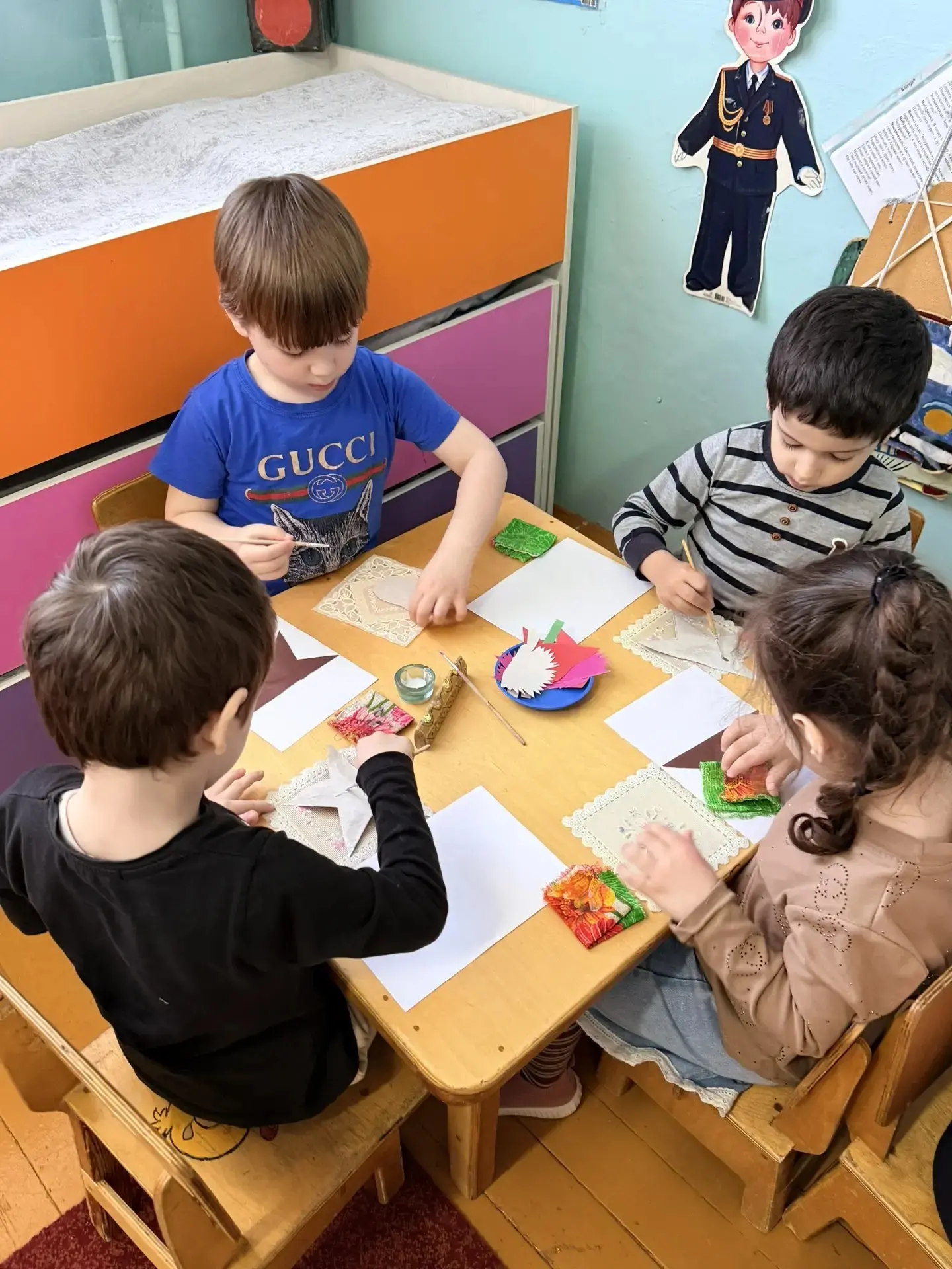 Во второй младшей группе прошло занятие по аппликации на тему:" Вечный огонь!" Дети вме...