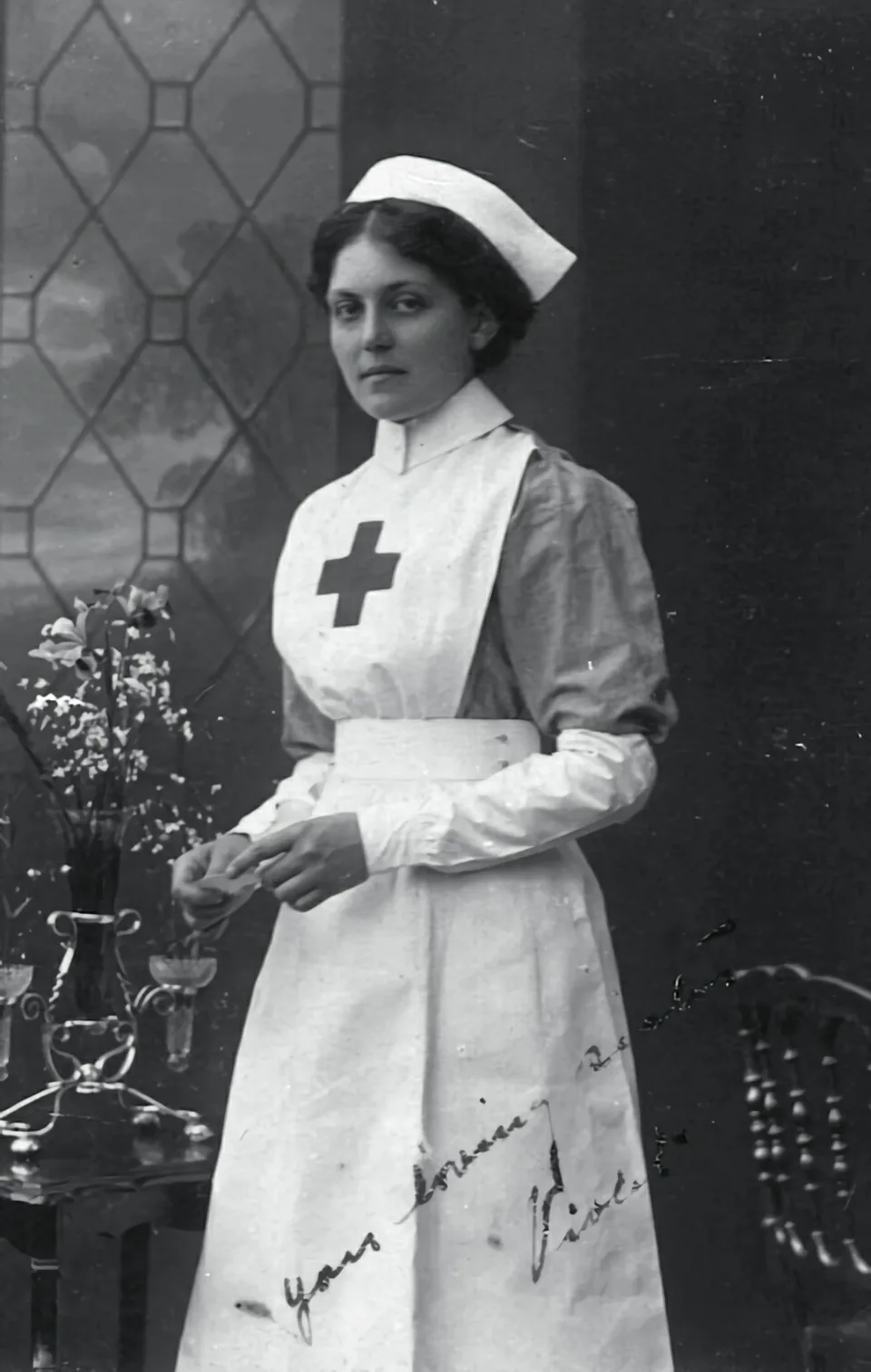 Медсестра Вайолетт Джессоп сумела выжить после того, как корабль HMHS Britannic в 1916 ...