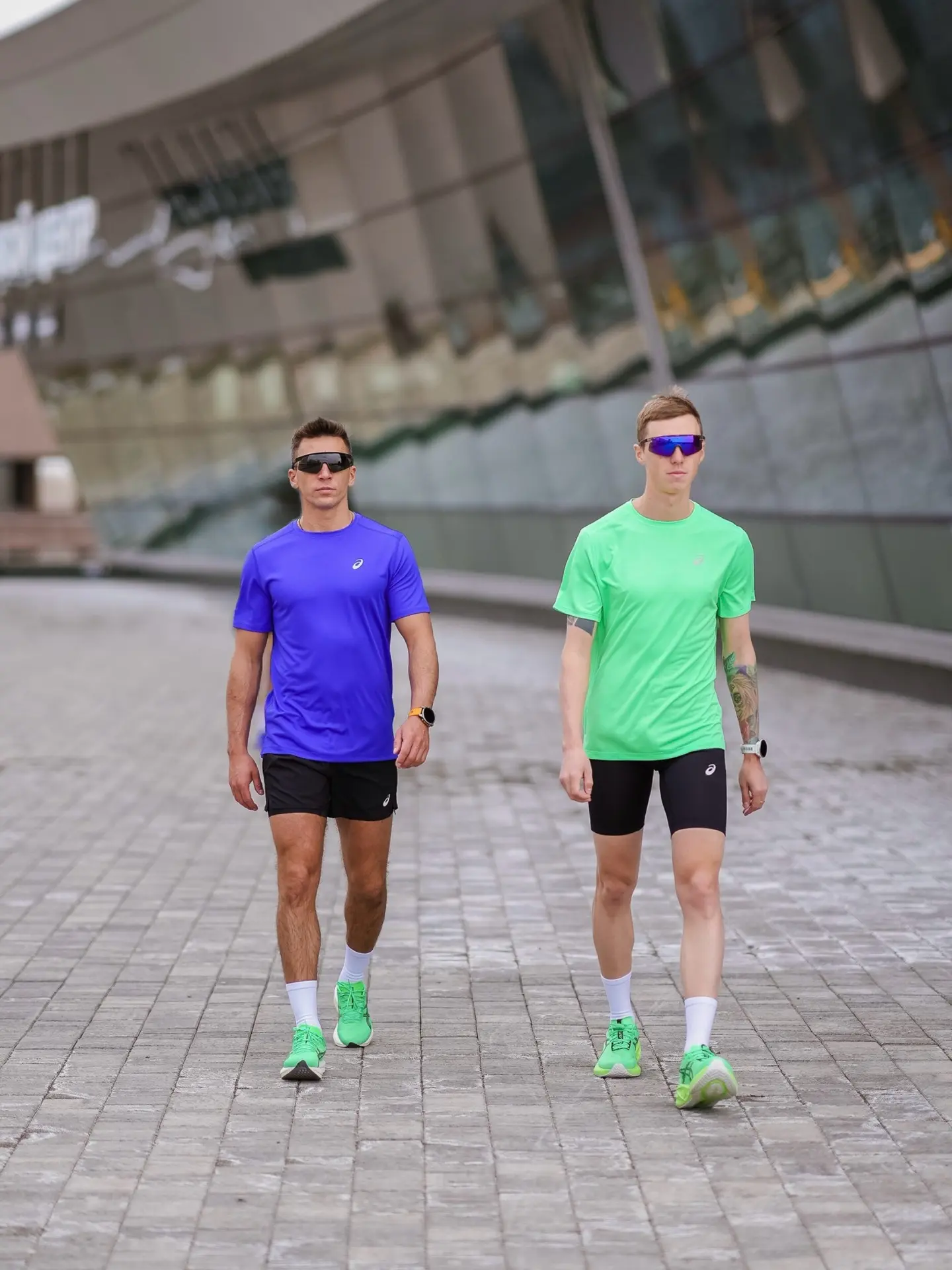 Готовы выйти на пробежку? 🏃🏽‍♂️💨 Подбираем идеальную экипировку ASICS в Triatleta!