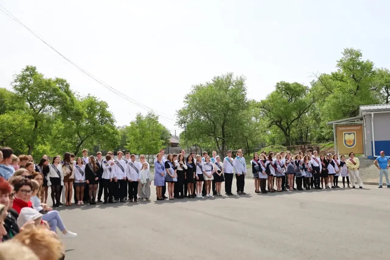 🎓✨ Сегодня в нашей школе прозвенел последний звонок! ✨🎓