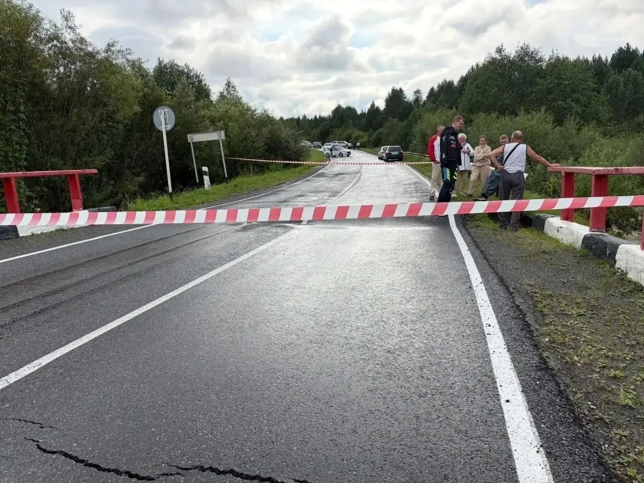 В Кусинском округе из-за наводнения закрыли движение: на мосту через реку Куса, на трас...