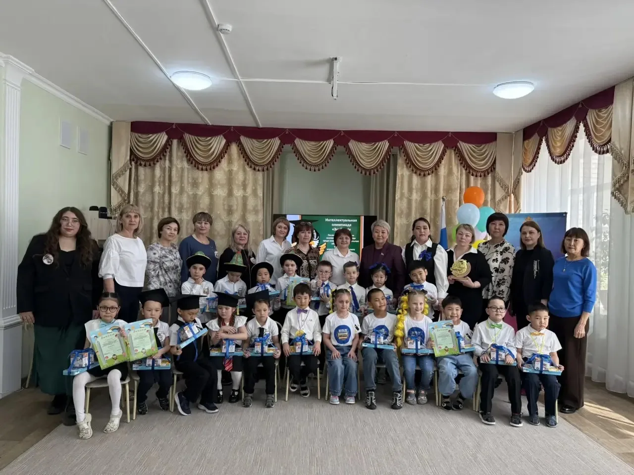 🦉🎓 Маленькие эрудиты Октябрьского района блеснули знаниями на олимпиаде «Знай-ка!»