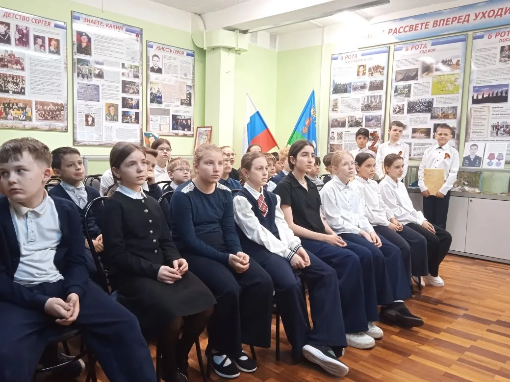 🕊️ «Этот День Победы»: уроки мужества в школьном музее  На базе музея «Защитники Отечества» для учен