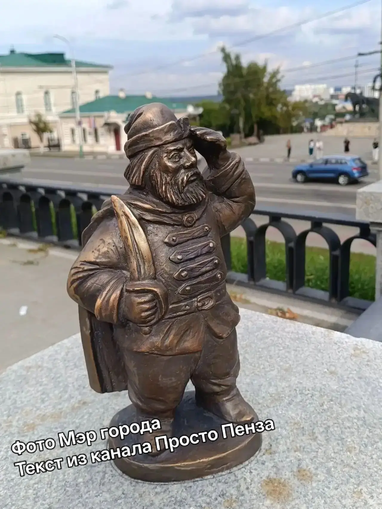 В историческом центре Пензы начали устанавливать бронзовые фигурки «Пензяков‑добряков».